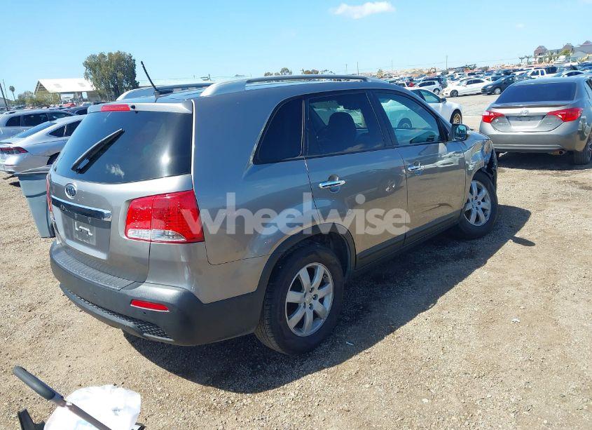 Photo 4 of 2012 Kia Sorento LX V6 (VIN 5XYKT4A23CG268160)