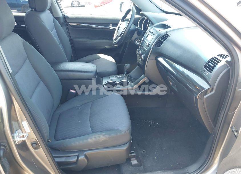 Photo 5 of 2012 Kia Sorento LX V6 (VIN 5XYKT4A23CG268160)