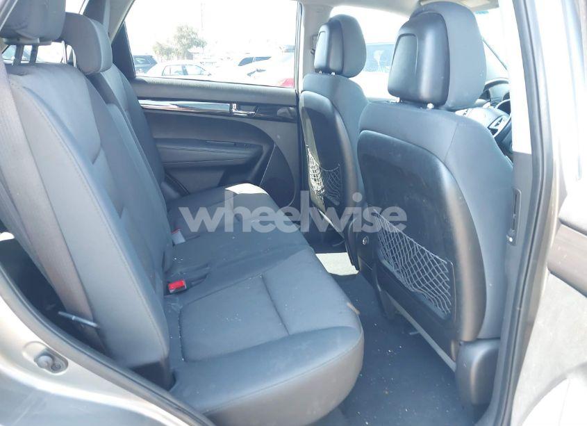 Photo 8 of 2012 Kia Sorento LX V6 (VIN 5XYKT4A23CG268160)