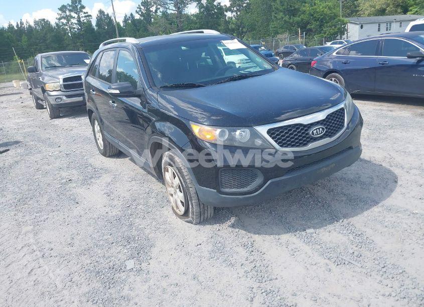 2013 Kia Sorento LX V6 (VIN 5XYKT4A23DG310439) main photo