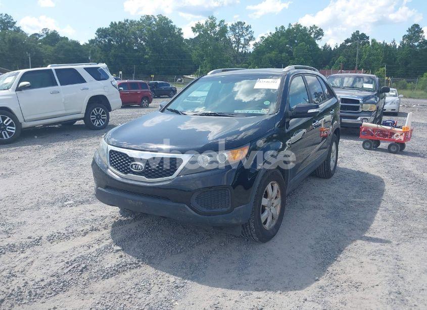 Photo 2 of 2013 Kia Sorento LX V6 (VIN 5XYKT4A23DG310439)