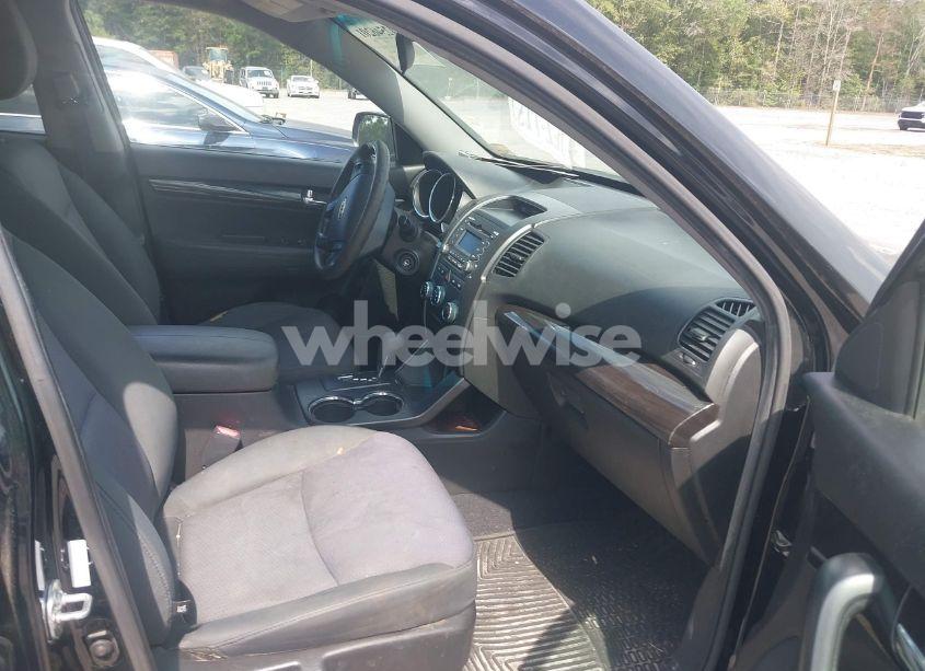 Photo 5 of 2013 Kia Sorento LX V6 (VIN 5XYKT4A23DG310439)
