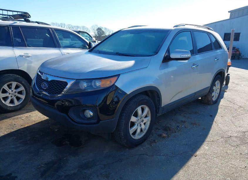 Photo 2 of 2013 Kia Sorento LX V6 (VIN 5XYKT4A23DG322980)