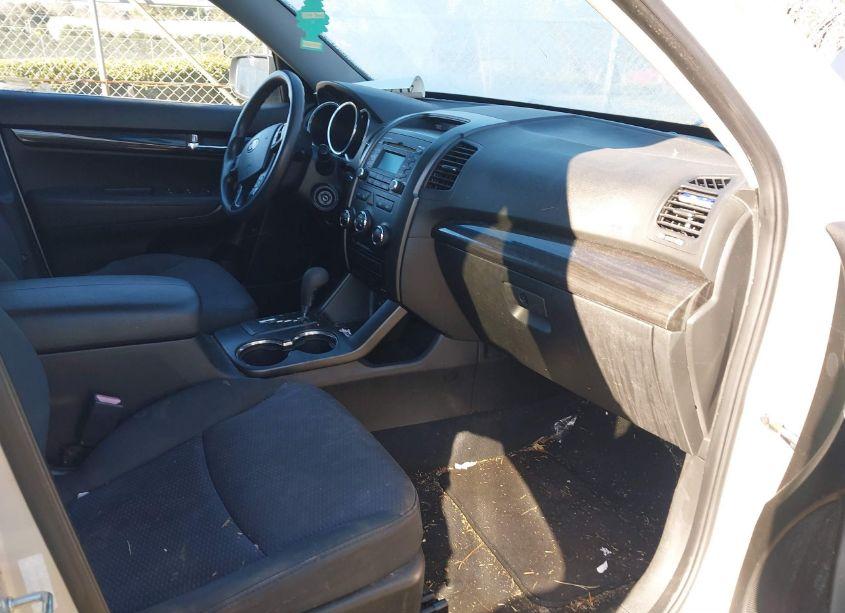 Photo 5 of 2013 Kia Sorento LX V6 (VIN 5XYKT4A23DG322980)