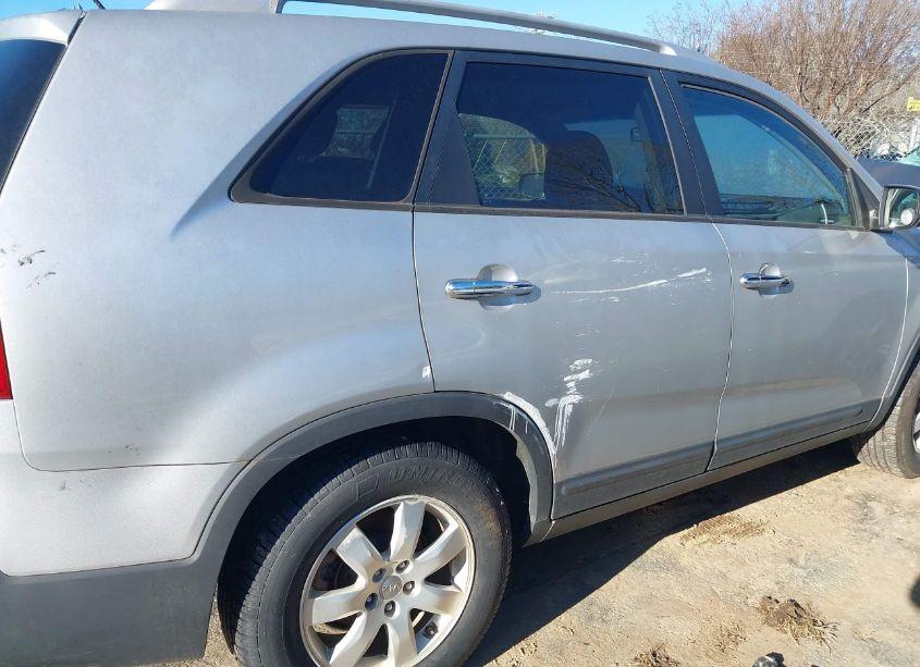 Photo 6 of 2013 Kia Sorento LX V6 (VIN 5XYKT4A23DG322980)