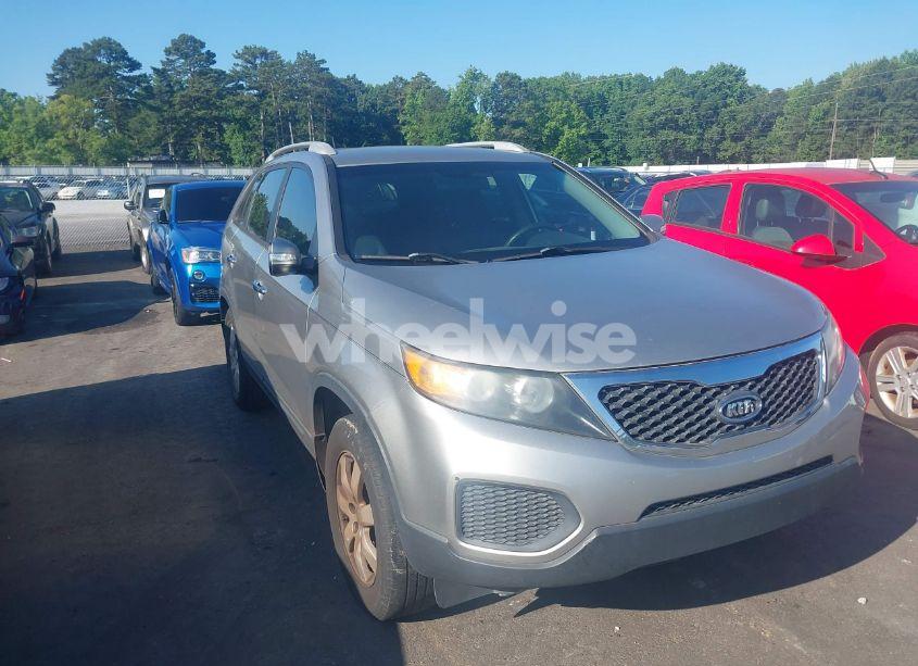 2013 Kia Sorento LX V6 (VIN 5XYKT4A23DG413232) main photo