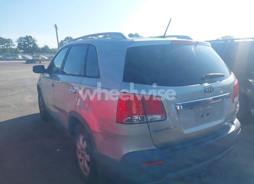 Photo 3 of 2013 Kia Sorento LX V6 (VIN 5XYKT4A23DG413232)