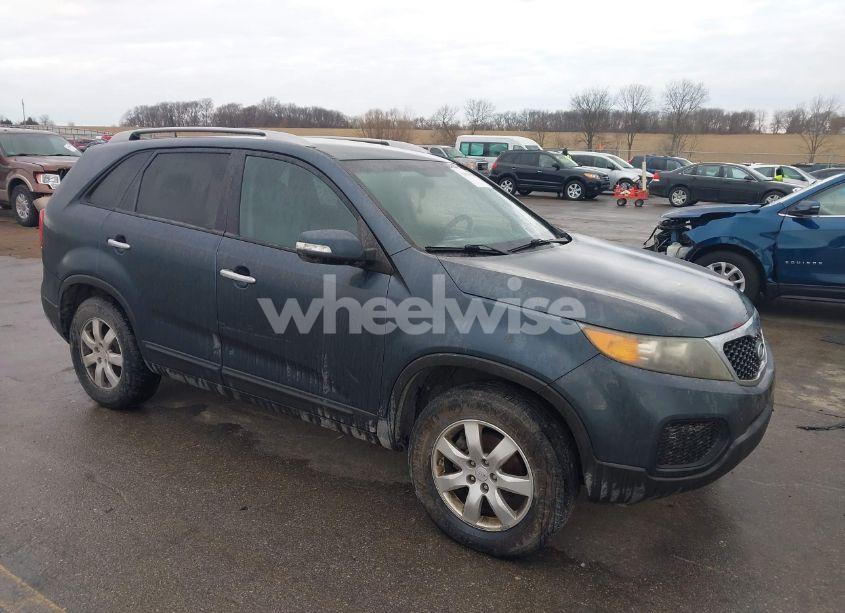 2011 Kia Sorento LX V6 (VIN 5XYKT4A24BG169975) main photo