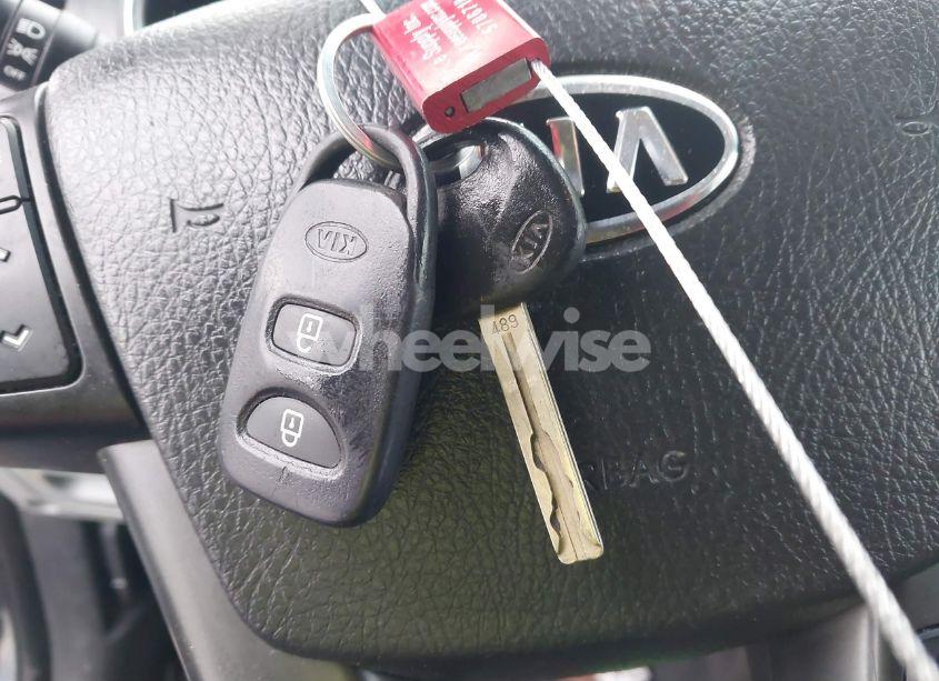 Photo 11 of 2011 Kia Sorento LX V6 (VIN 5XYKT4A24BG169975)