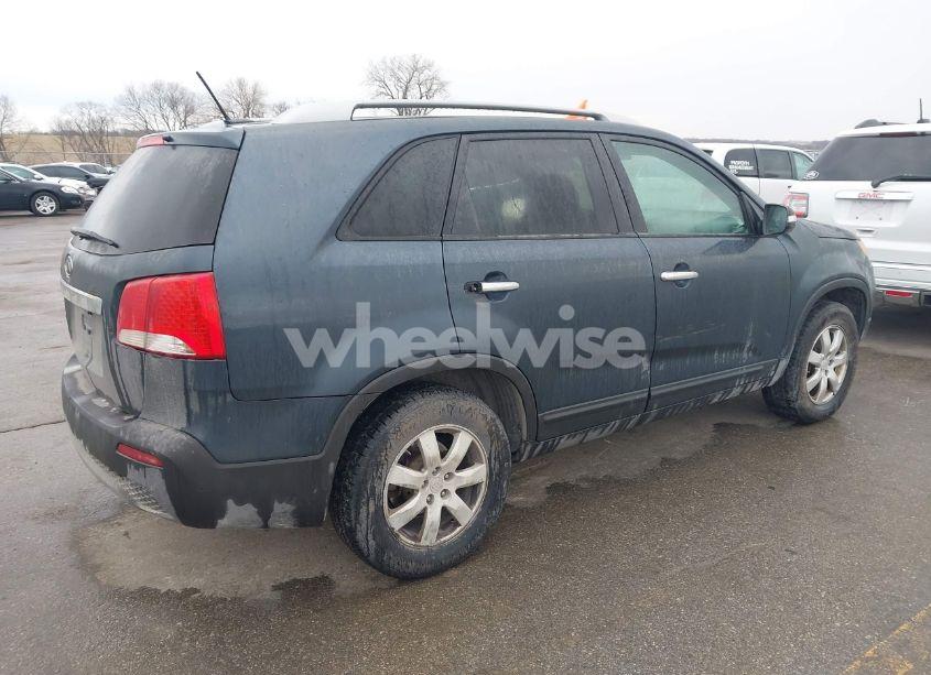 Photo 4 of 2011 Kia Sorento LX V6 (VIN 5XYKT4A24BG169975)