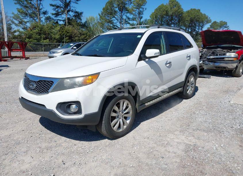Photo 2 of 2011 Kia Sorento LX V6 (VIN 5XYKT4A24BG179633)