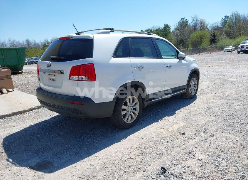 Photo 4 of 2011 Kia Sorento LX V6 (VIN 5XYKT4A24BG179633)