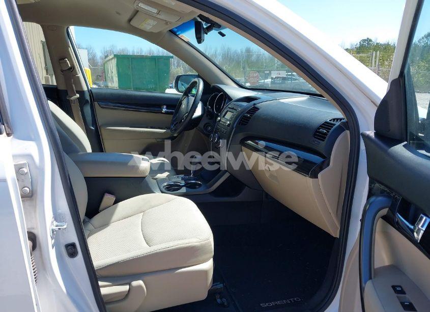 Photo 5 of 2011 Kia Sorento LX V6 (VIN 5XYKT4A24BG179633)