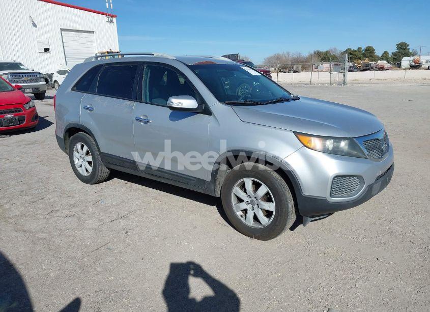 2013 Kia Sorento LX V6 (VIN 5XYKT4A24DG338170) main photo