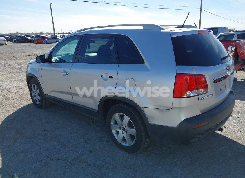 Photo 3 of 2013 Kia Sorento LX V6 (VIN 5XYKT4A24DG338170)