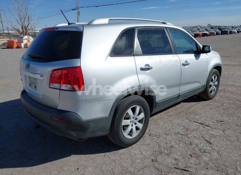 Photo 4 of 2013 Kia Sorento LX V6 (VIN 5XYKT4A24DG338170)