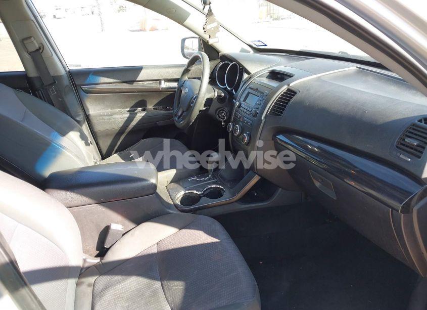 Photo 5 of 2013 Kia Sorento LX V6 (VIN 5XYKT4A24DG338170)
