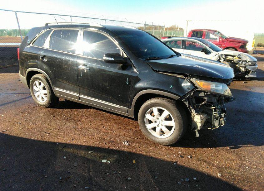 2013 Kia Sorento LX V6 (VIN 5XYKT4A24DG347855) main photo