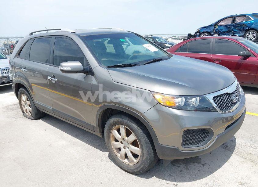 2013 Kia Sorento LX V6 (VIN 5XYKT4A24DG403907) main photo
