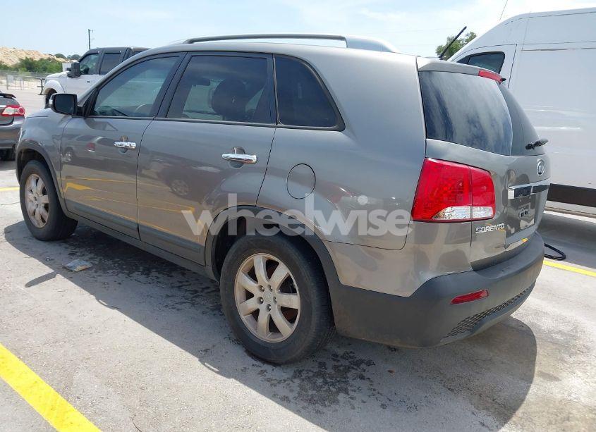 Photo 3 of 2013 Kia Sorento LX V6 (VIN 5XYKT4A24DG403907)