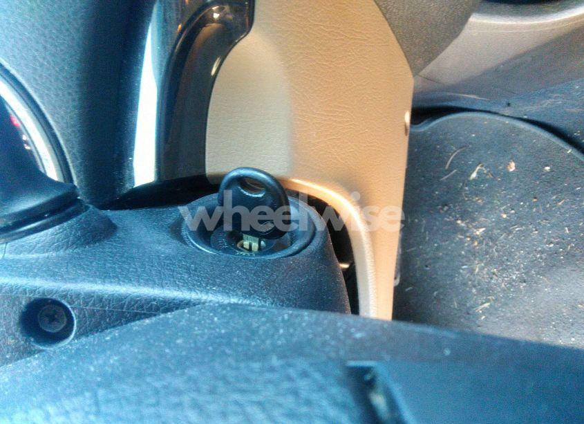 Photo 11 of 2011 Kia Sorento LX V6 (VIN 5XYKT4A25BG087124)