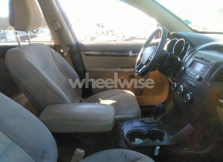 Photo 5 of 2011 Kia Sorento LX V6 (VIN 5XYKT4A25BG087124)