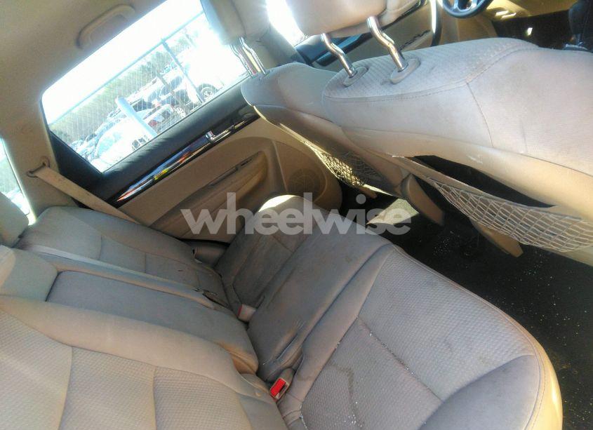 Photo 8 of 2011 Kia Sorento LX V6 (VIN 5XYKT4A25BG087124)