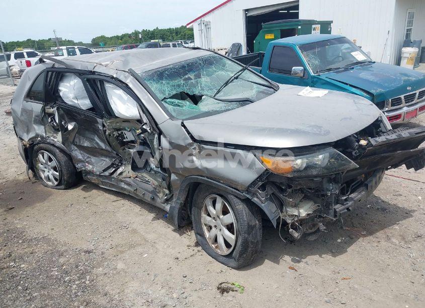 2011 Kia Sorento LX V6 (VIN 5XYKT4A25BG120199) main photo
