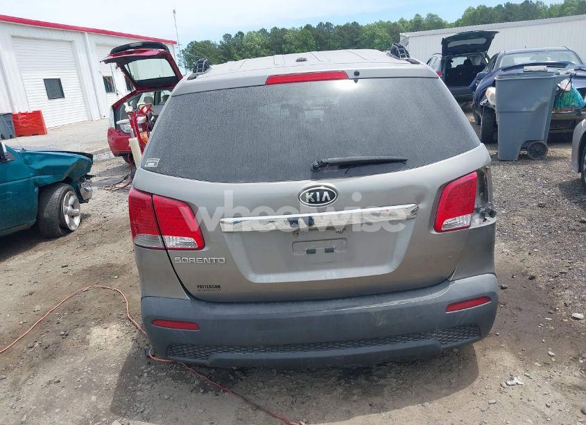 Photo 16 of 2011 Kia Sorento LX V6 (VIN 5XYKT4A25BG120199)