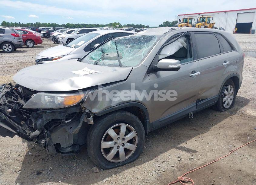 Photo 2 of 2011 Kia Sorento LX V6 (VIN 5XYKT4A25BG120199)