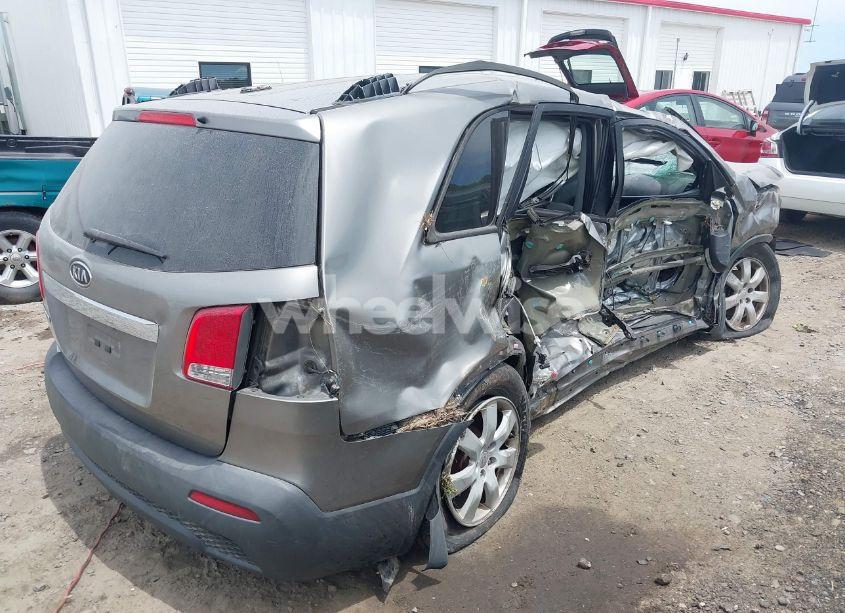 Photo 4 of 2011 Kia Sorento LX V6 (VIN 5XYKT4A25BG120199)