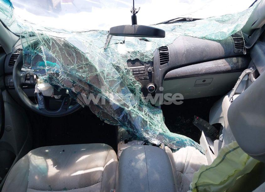 Photo 5 of 2011 Kia Sorento LX V6 (VIN 5XYKT4A25BG120199)