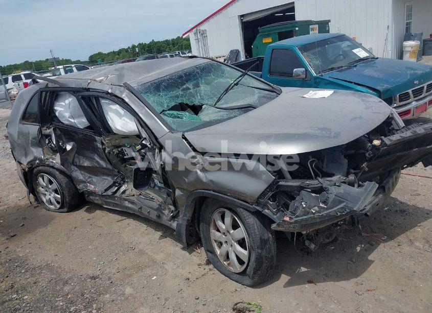 Photo 6 of 2011 Kia Sorento LX V6 (VIN 5XYKT4A25BG120199)