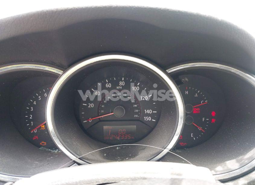 Photo 7 of 2011 Kia Sorento LX V6 (VIN 5XYKT4A25BG120199)