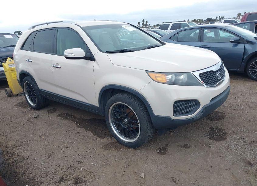 2011 Kia Sorento LX V6 (VIN 5XYKT4A25BG137665) main photo