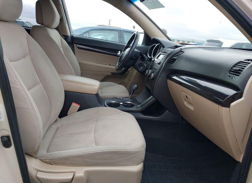 Photo 5 of 2011 Kia Sorento LX V6 (VIN 5XYKT4A25BG137665)