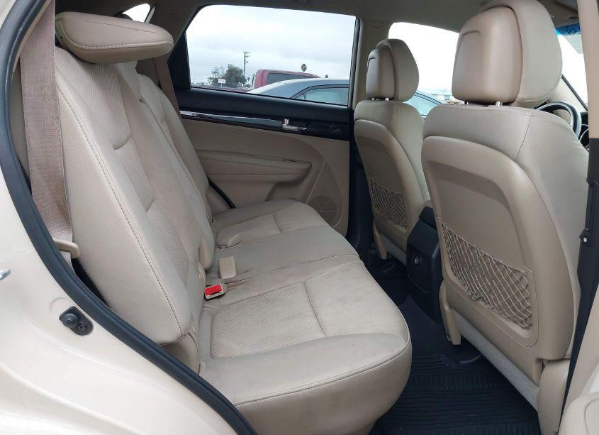 Photo 8 of 2011 Kia Sorento LX V6 (VIN 5XYKT4A25BG137665)