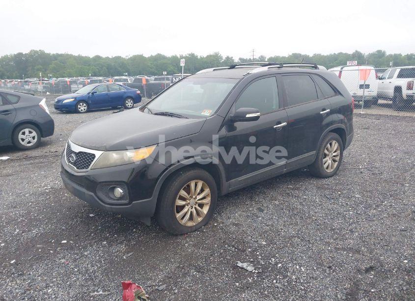 Photo 2 of 2011 Kia Sorento LX V6 (VIN 5XYKT4A25BG181875)