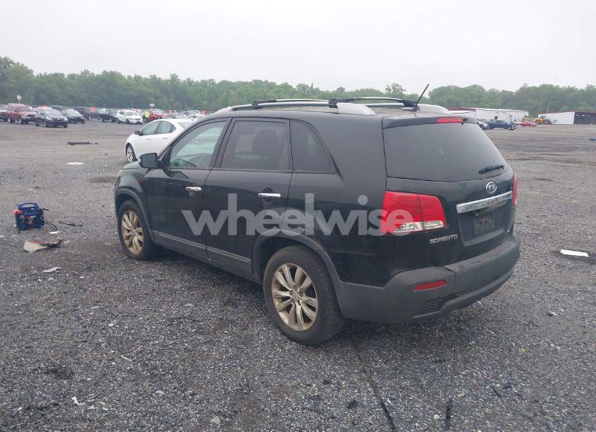 Photo 3 of 2011 Kia Sorento LX V6 (VIN 5XYKT4A25BG181875)