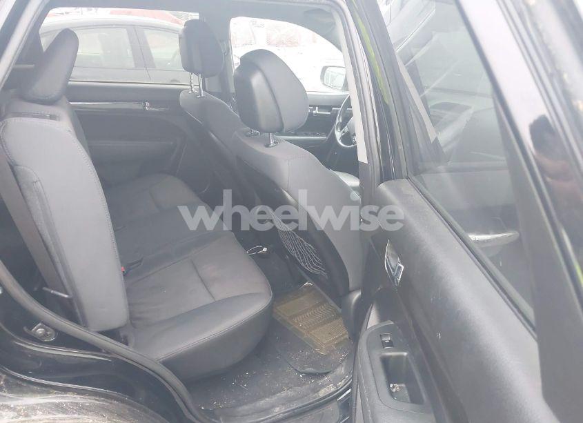 Photo 8 of 2011 Kia Sorento LX V6 (VIN 5XYKT4A25BG181875)