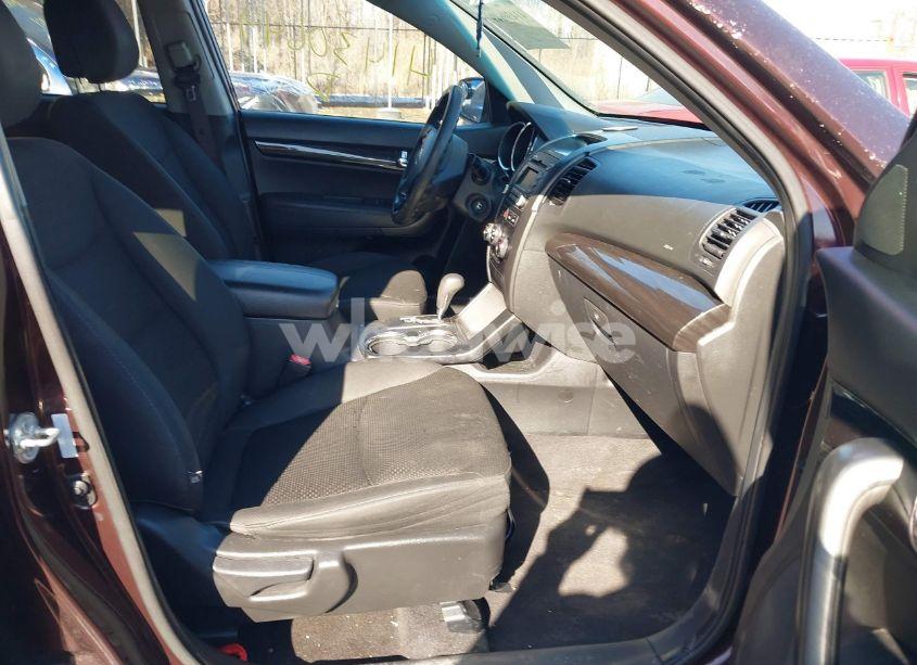 Photo 5 of 2012 Kia Sorento LX V6 (VIN 5XYKT4A25CG287342)