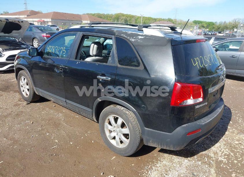 Photo 6 of 2013 Kia Sorento LX V6 (VIN 5XYKT4A25DG315061)