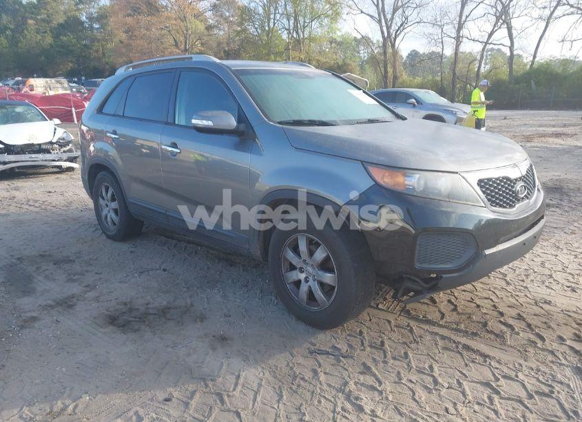 2013 Kia Sorento LX V6 (VIN 5XYKT4A25DG322978) main photo