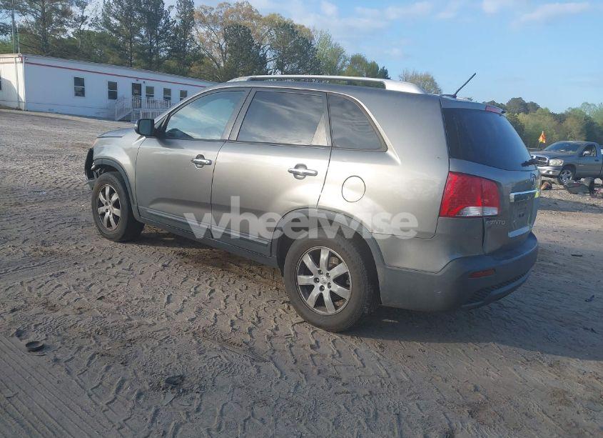 Photo 3 of 2013 Kia Sorento LX V6 (VIN 5XYKT4A25DG322978)