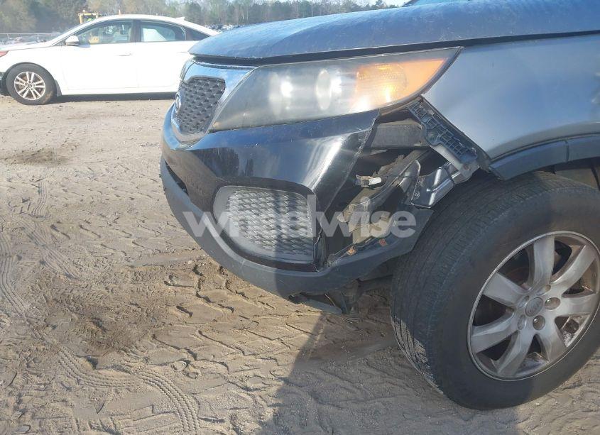 Photo 6 of 2013 Kia Sorento LX V6 (VIN 5XYKT4A25DG322978)