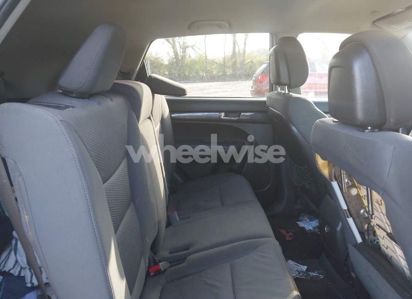 Photo 8 of 2013 Kia Sorento LX V6 (VIN 5XYKT4A25DG322978)