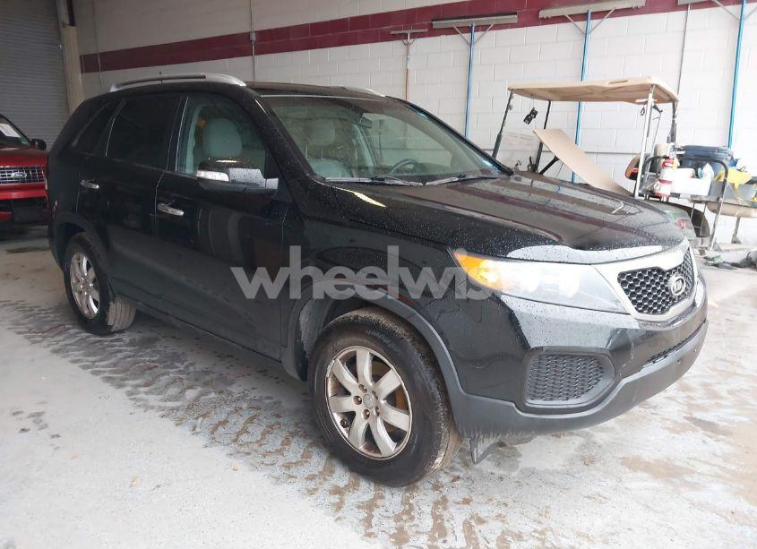 2013 Kia Sorento LX V6 (VIN 5XYKT4A25DG376457) main photo
