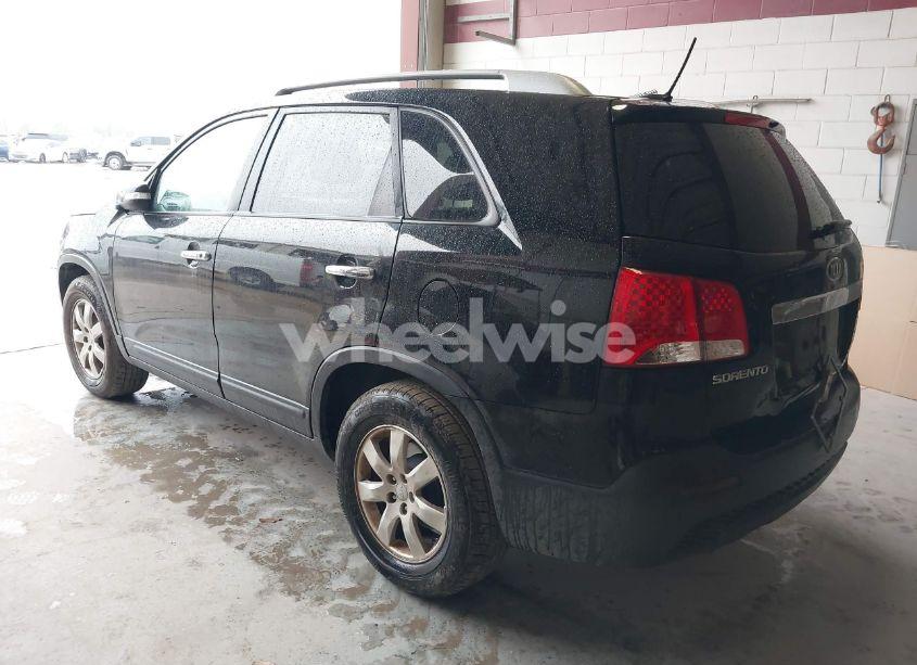 Photo 3 of 2013 Kia Sorento LX V6 (VIN 5XYKT4A25DG376457)