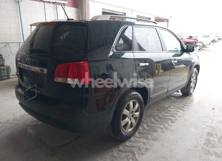 Photo 4 of 2013 Kia Sorento LX V6 (VIN 5XYKT4A25DG376457)