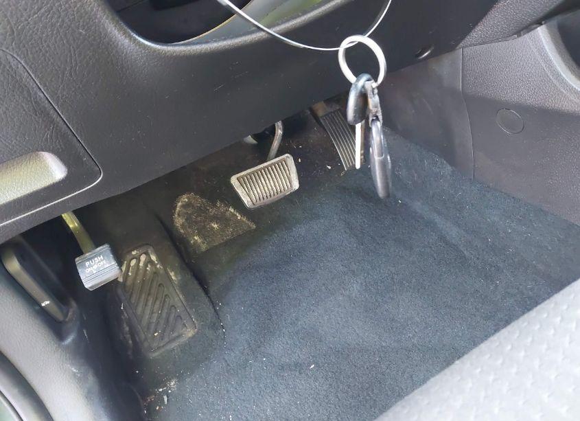 Photo 11 of 2011 Kia Sorento LX V6 (VIN 5XYKT4A26BG065164)